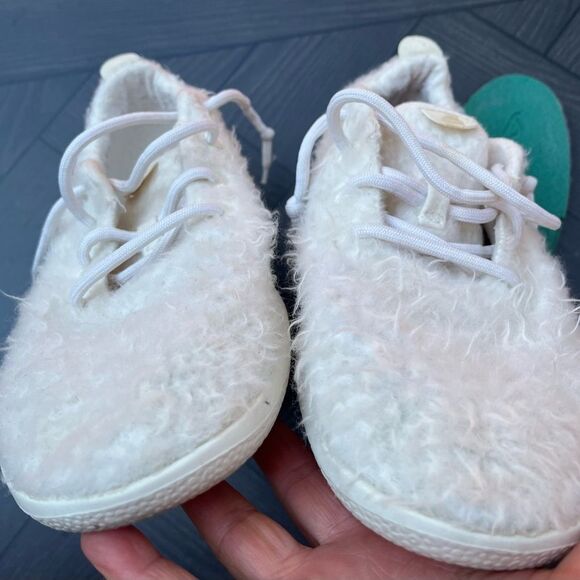 Allbirds ivory/cream certified merino shoes. Lace closure, good condition, M13 - Picture 3 of 10